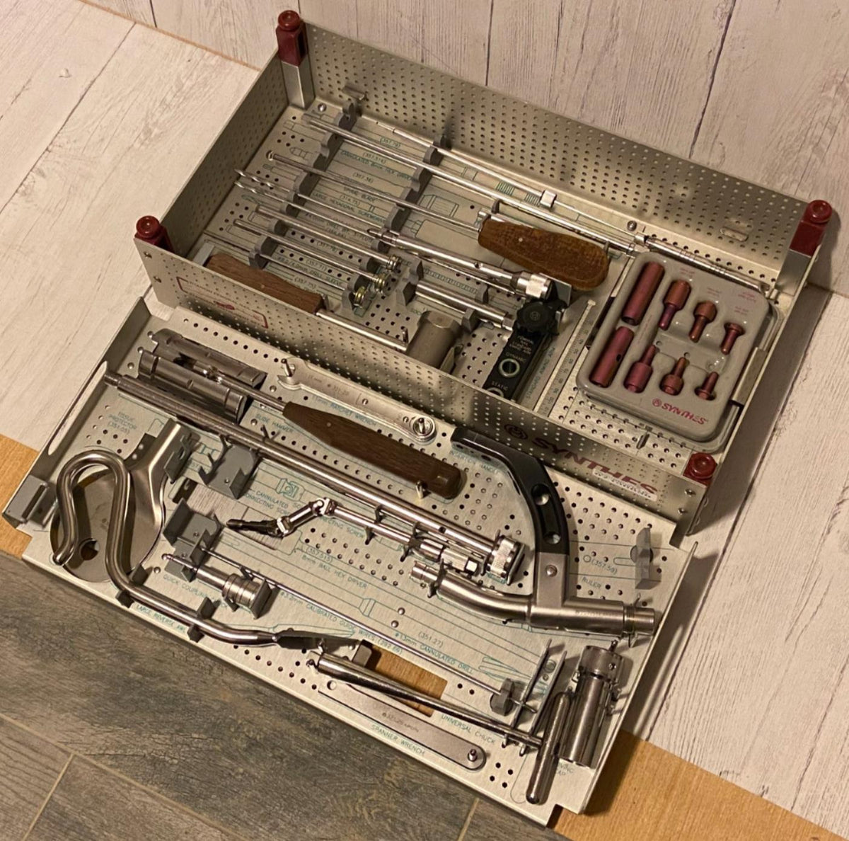 SYNTHES Titanium Femoral Nail Standard Instrument Set