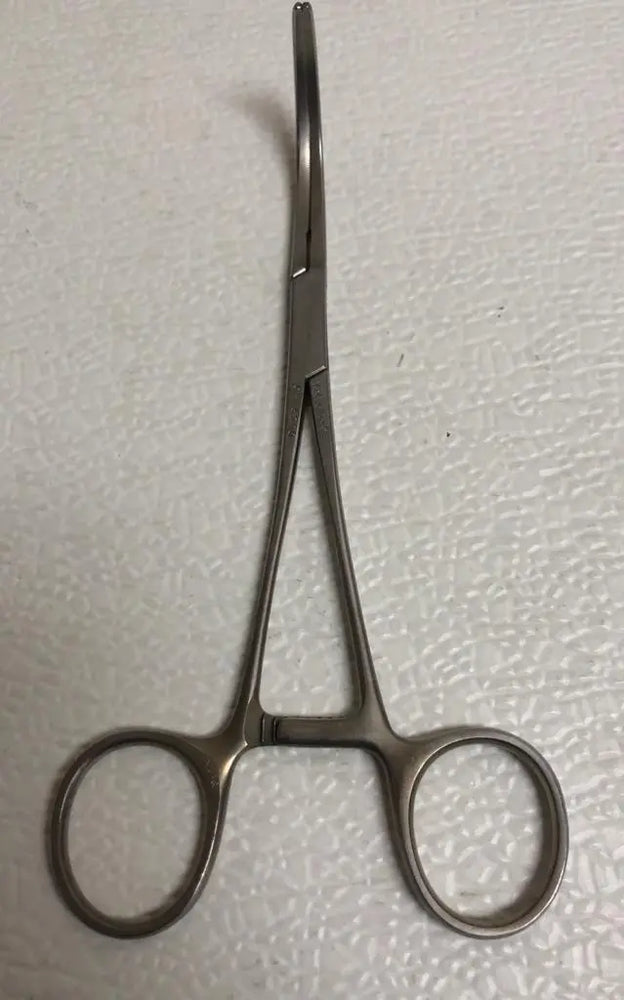 V. Mueller CH6220 Cooley Clamp Forceps, Curved, 6 1/4” | KeeboMed