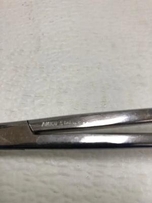 
                  
                    Amico Curved Serrated Ratchet Forceps | KeeboMed
                  
                