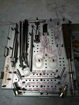 
                  
                    SYNTHES SMALL FRAGMENT SET ( LC-DCP: TITANIUM)
                  
                
