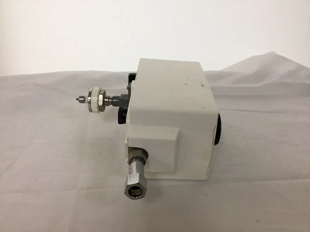 
                  
                    Ohmeda Medical Free-Flow Vacuum Regulator (24RL)
                  
                