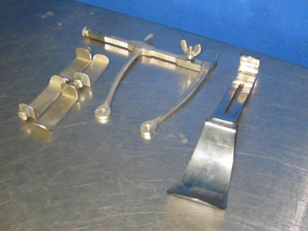 
                  
                    MUELLER Urology Millians Retractor 424GS
                  
                