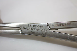 
                  
                    Ethicon Stainless Steel Clip Applier, White Handle,  10 1/2”(125GS)
                  
                