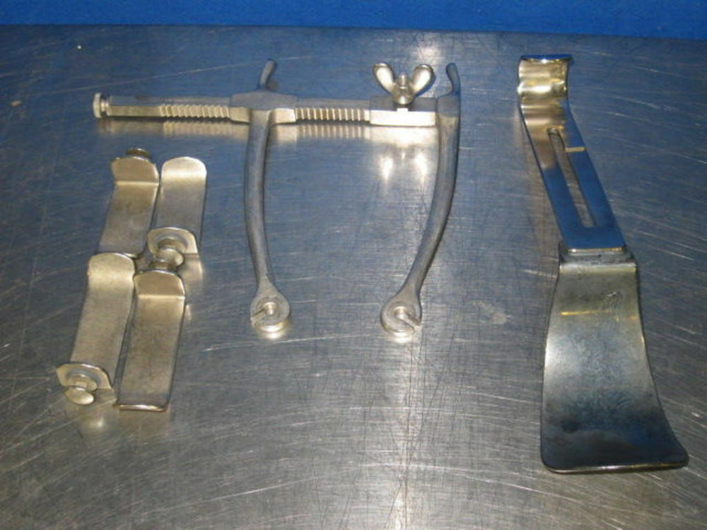 
                  
                    MUELLER Urology Millians Retractor 424GS
                  
                