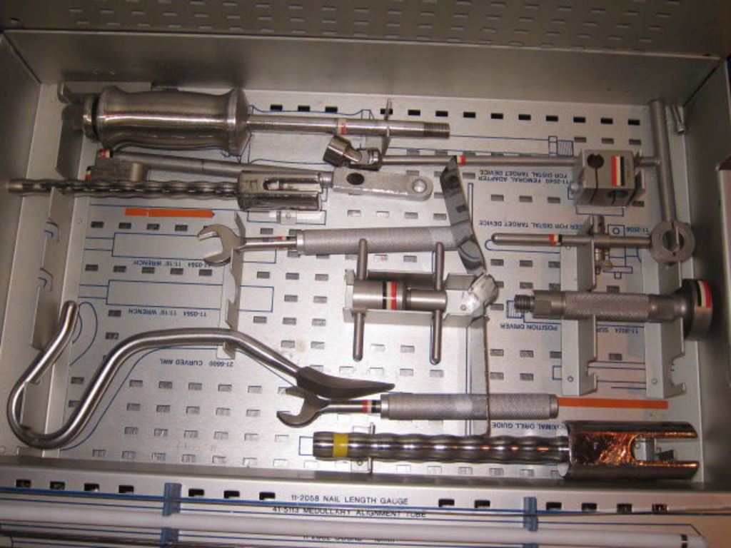 RICHARDS Russell-Taylor Femoral Instrument w/ Tray – KeeboMed