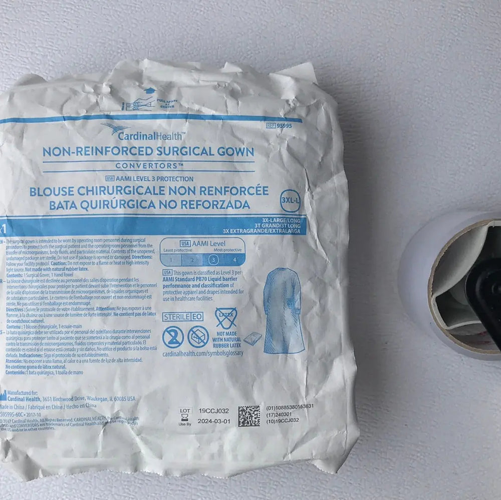 Cardinal Health Non-Reinforced Surgical Gown 3XL-Long REF. 95995 AAMI Level 3 Protection, Sterile, Single Use | KeeboMed Surgical Supplies
