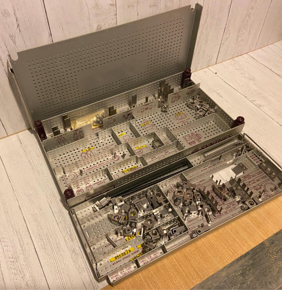 
                  
                    SYNTHES Large External Fixator Set
                  
                