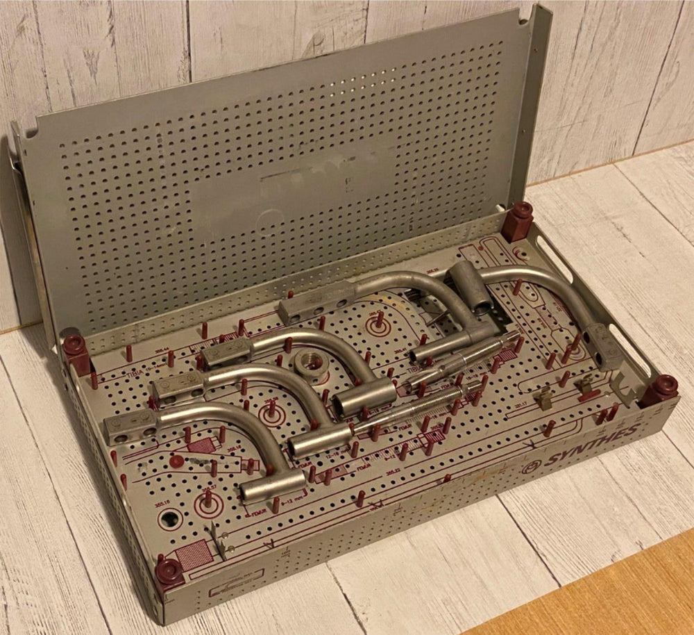 
                  
                    SYNTHES  Universal Nail Insertion Set
                  
                
