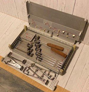 
                  
                    SYNTHES  Locking Hook Spinal Rod Set
                  
                